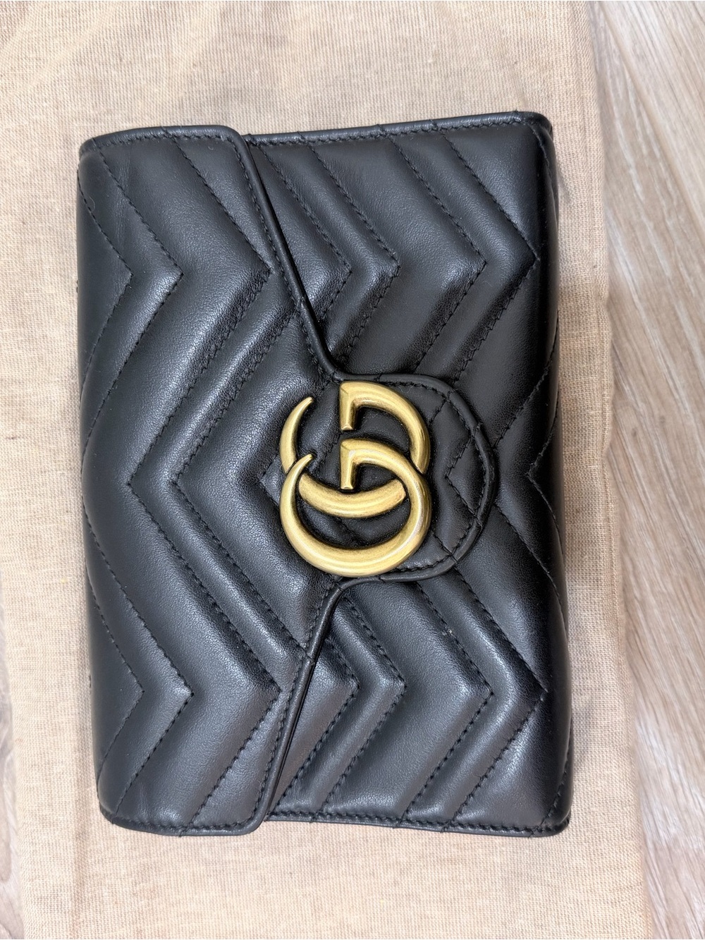 GG Marmont wallet on chain